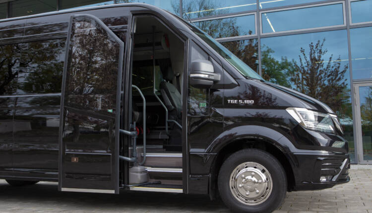 1743753502_p_bus_eod_tge_coach_01_2