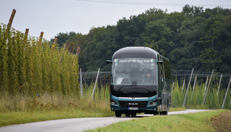 1637846536_p_bus_eot_lionscoach_coty_11_2