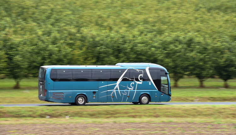 1637846561_p_bus_eot_lionscoach_coty_15_2