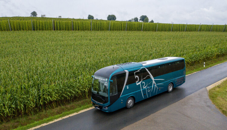 1637846612_p_bus_eot_lionscoach_coty_19_2__1_