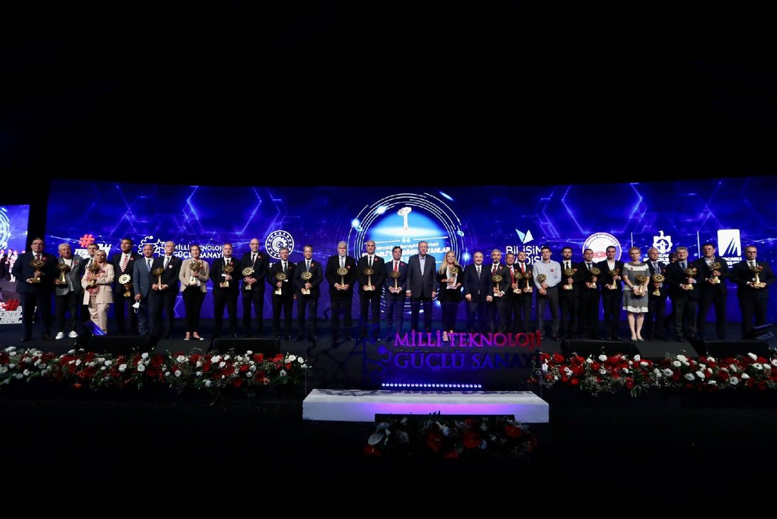 İstihdamını En Fazla Artıran Sanayi Firmaları Ödülü Prometeon'a!