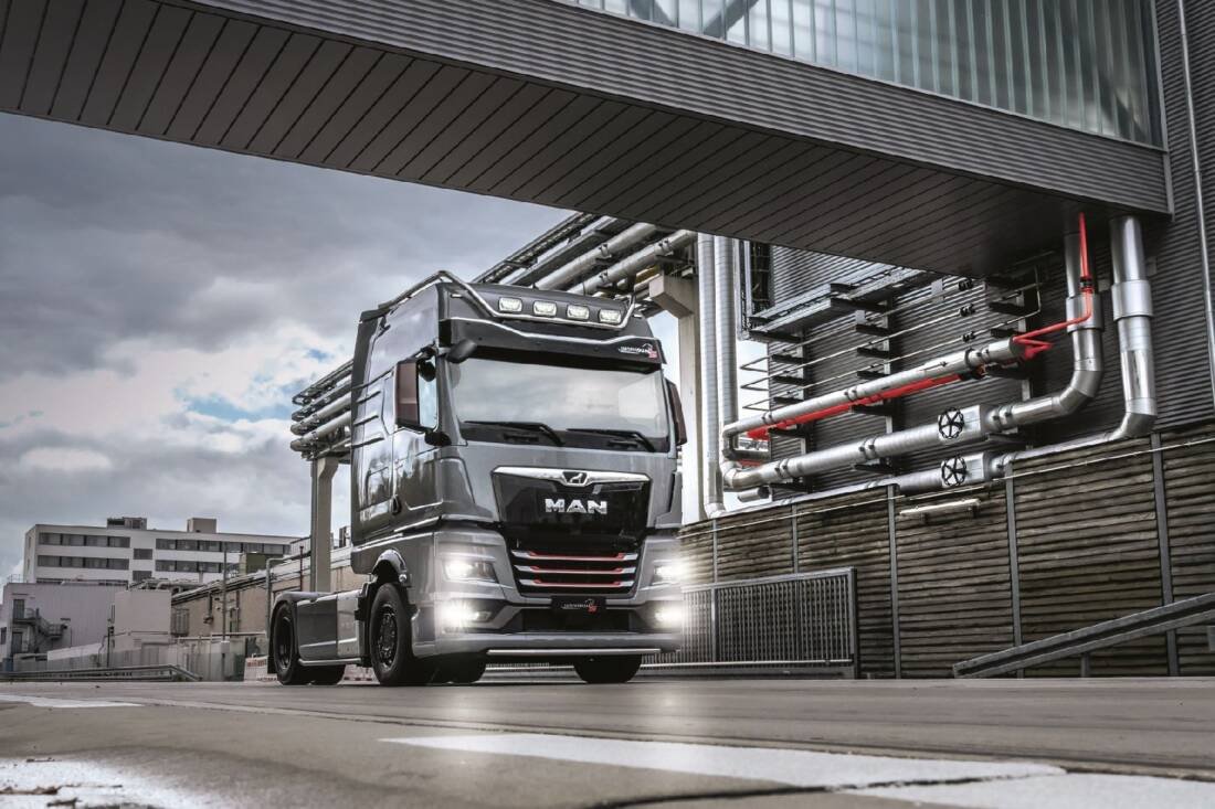 MAN TGX Individual Lion S