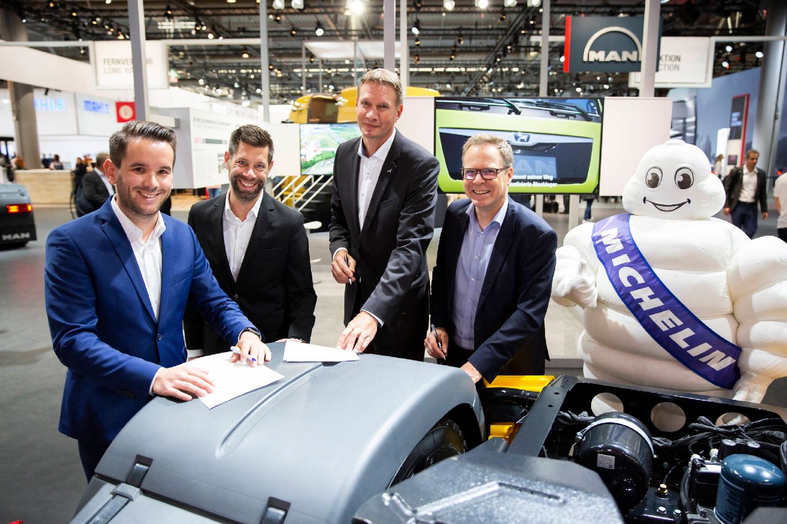 Tyres for MAN ProfiDrive Michelin becomes global tyre partner of MAN Truck & Bus Driver Training