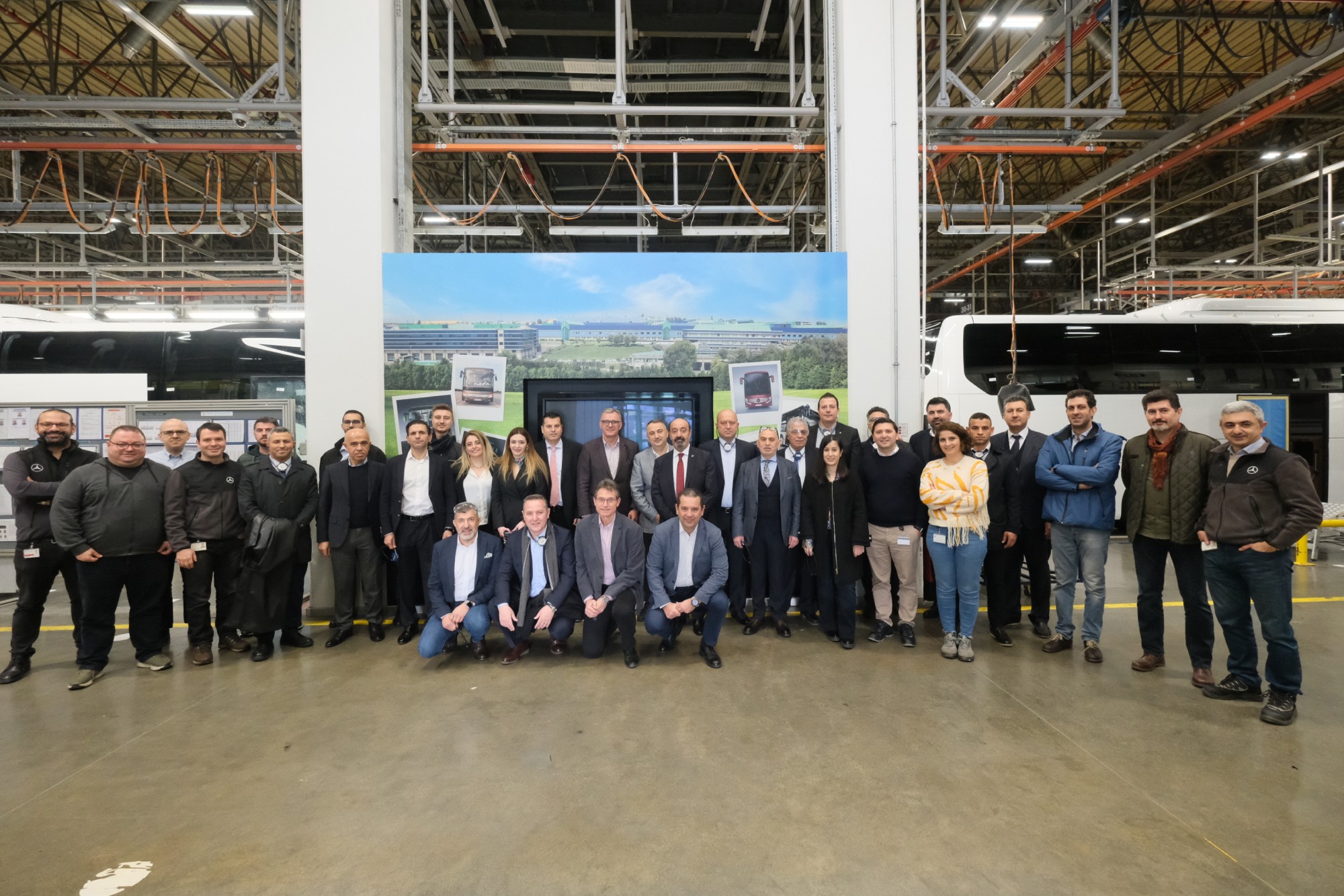 Mercedes-Benz Türk, OİSD Yönetim Kurulu üyelerini Hoşdere Otobüs Fabrikası