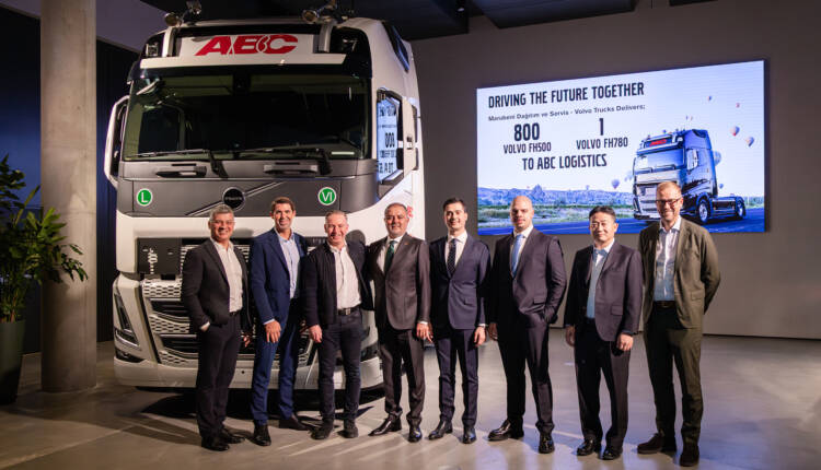 Volvo Trucks & ABC Lojistik Teslimatı_Grup Fotoğrafı