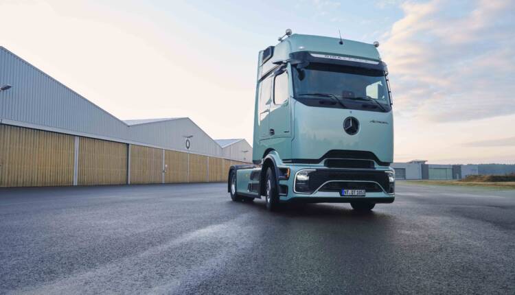 Noch mehr Effizienz auf der Straße: Der neue Actros L von Mercedes-Benz Trucks mit futuristischer ProCabin, noch besserer Aerodynamik und innovativen AssistenzsystemenEven more efficiency on the road: The new Actros L from Mercedes-Benz Trucks with its