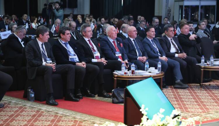 TÜRK TREYLER SEKTÖRÜNÜN YENİ HEDEFİ DÜNYA ÜÇÜNCÜLÜĞÜ SEKTÖRÜN EN BÜYÜK BULUŞMASI ‘AĞIR VASITA, TREYLER ZİRVESİ’ BAŞLADI TREDER BAŞKANI YALÇIN ŞENTÜRK: “CUMHURİYETİMİZİN 100. YILINDA 60 BİN ADETLİK ÜRETİMLE REKOR KIRDIK”