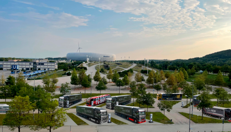 mockup-man-ladestation-aa-fcbbusenglish
